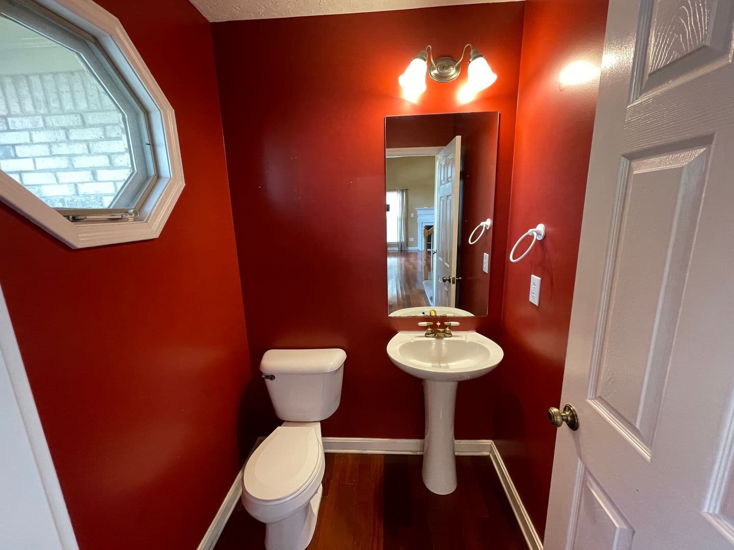 Louisville House: 3914 Stone Hollow Drive