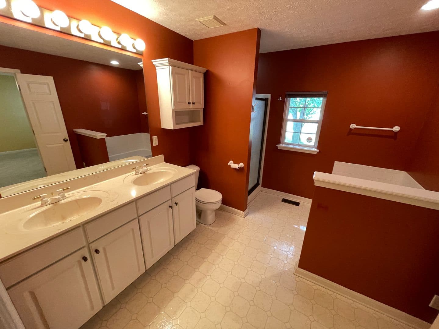 Louisville House: 3914 Stone Hollow Drive