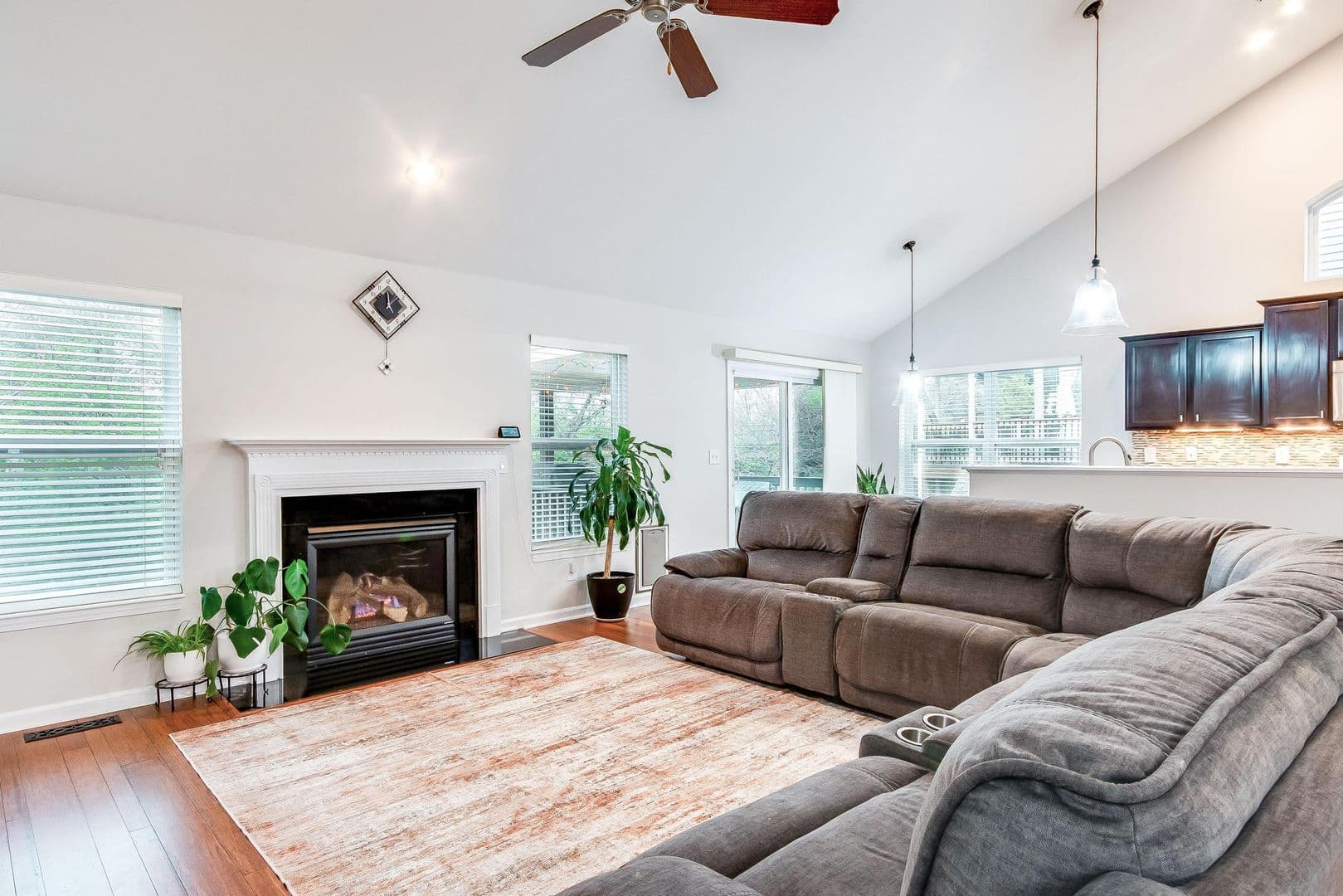 Louisville House: 216 Rockcrest Way