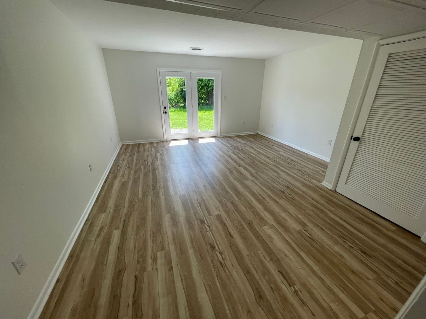 Shelbyville Apartment: 1215 Mary Ross Avenue