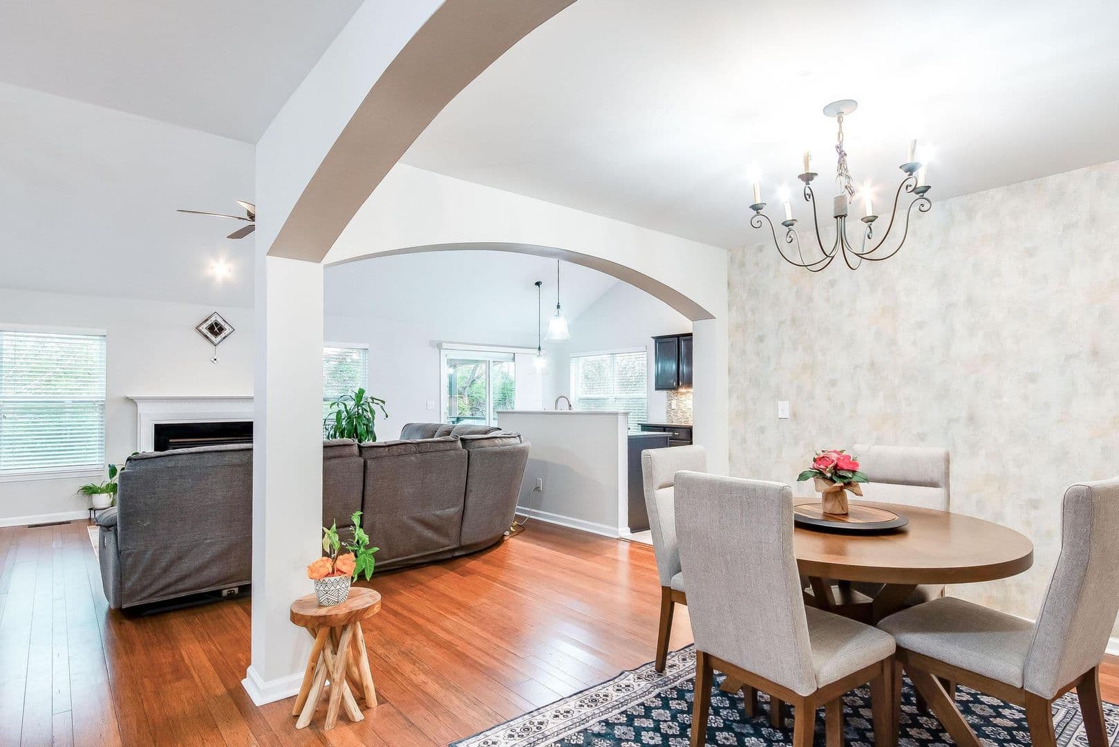 Louisville House: 216 Rockcrest Way