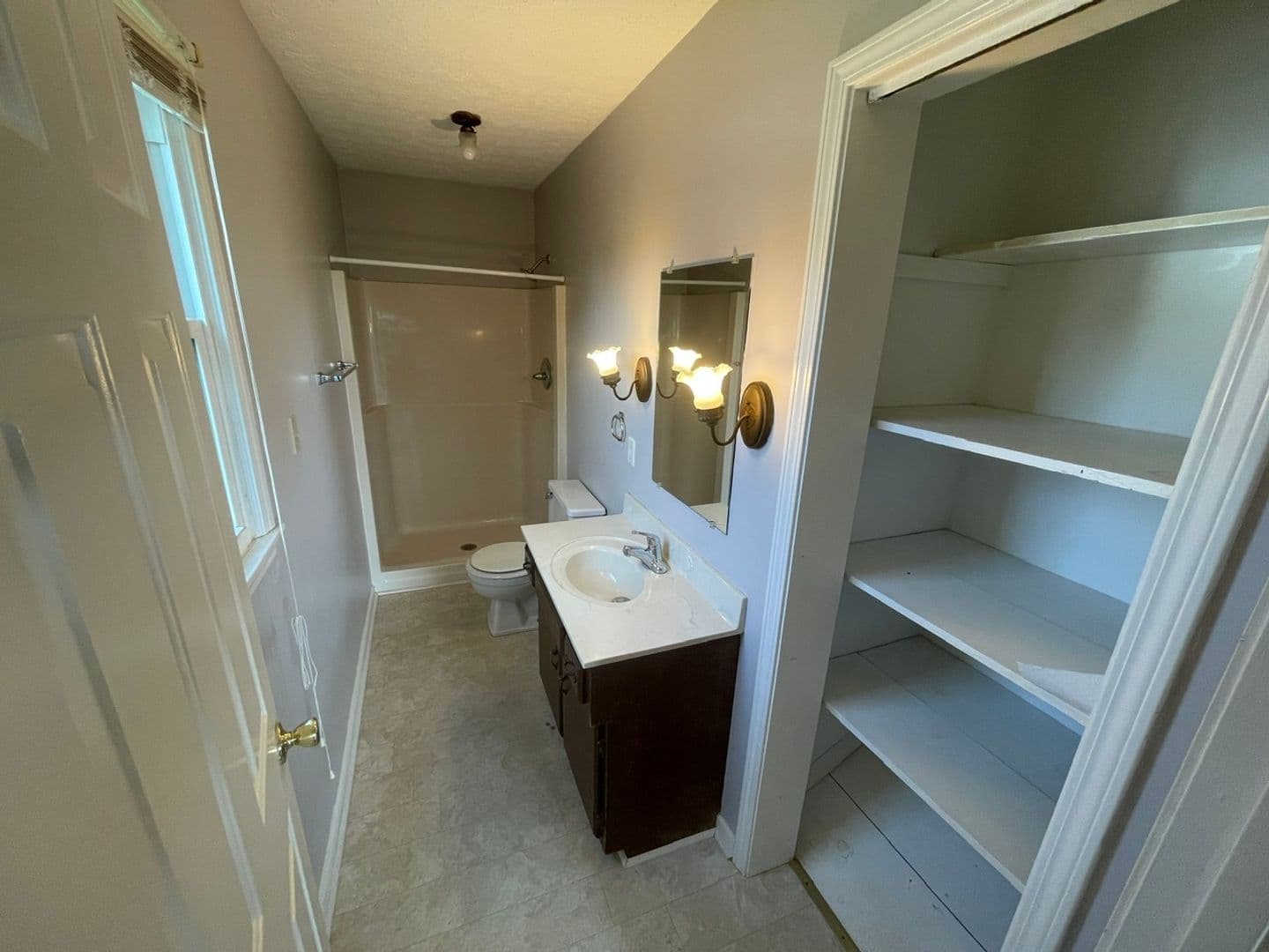 Pleasureville House: 111 Pleasureville Road