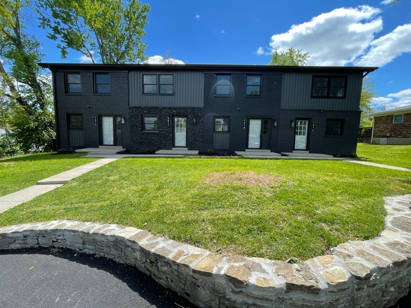 Shelbyville Apartment: 1215 Mary Ross Avenue