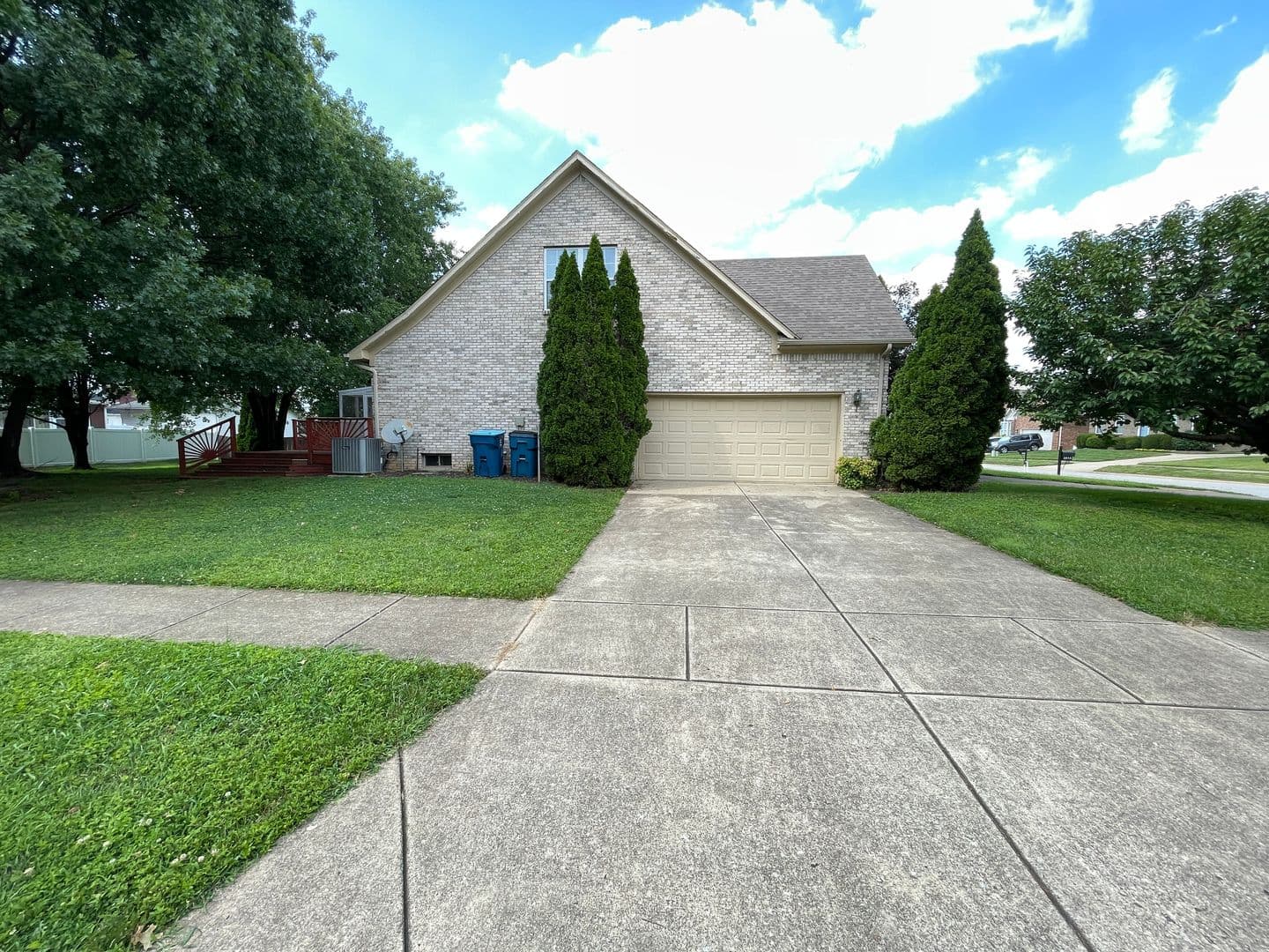 Louisville House: 3914 Stone Hollow Drive