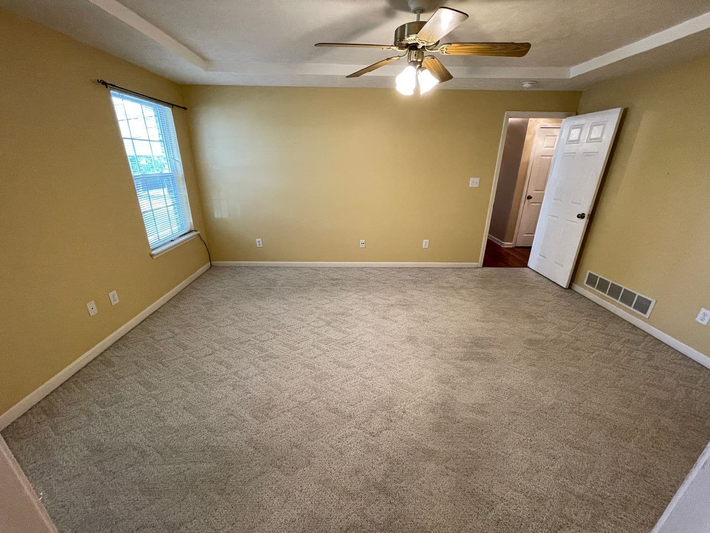 Louisville House: 3914 Stone Hollow Drive