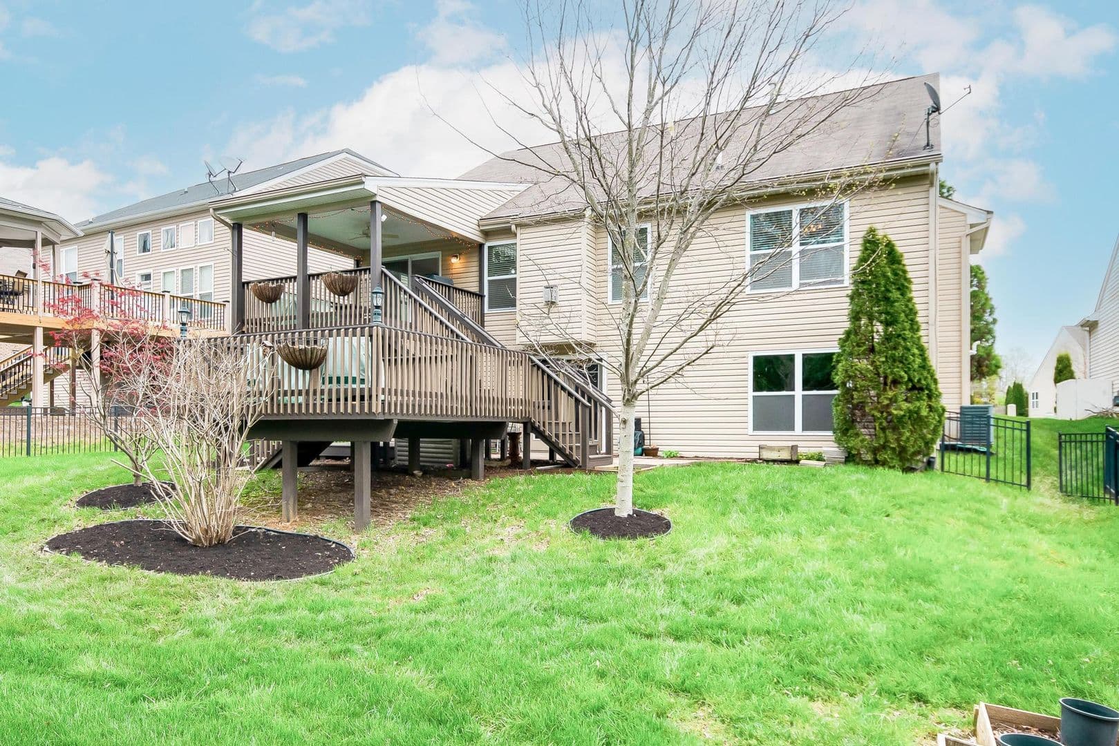 Louisville House: 216 Rockcrest Way