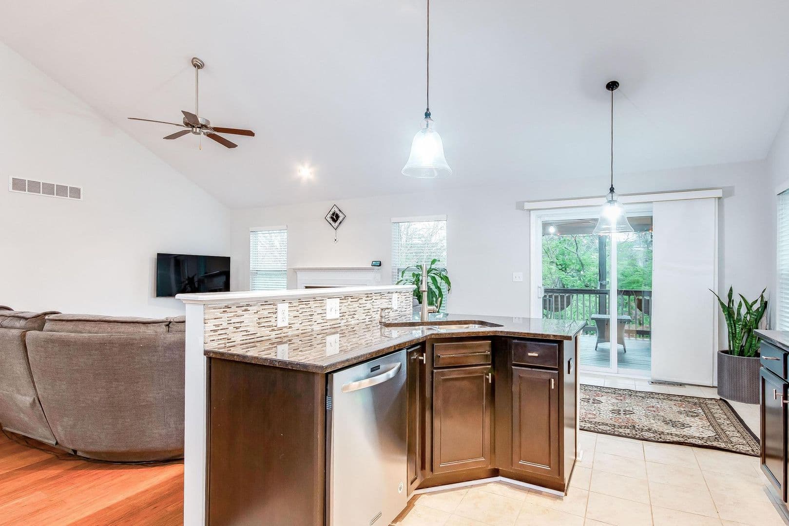 Louisville House: 216 Rockcrest Way