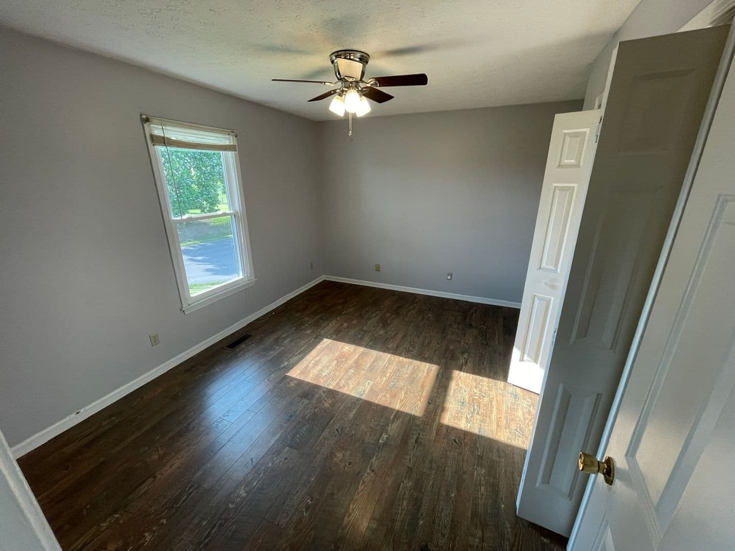 Pleasureville House: 111 Pleasureville Road