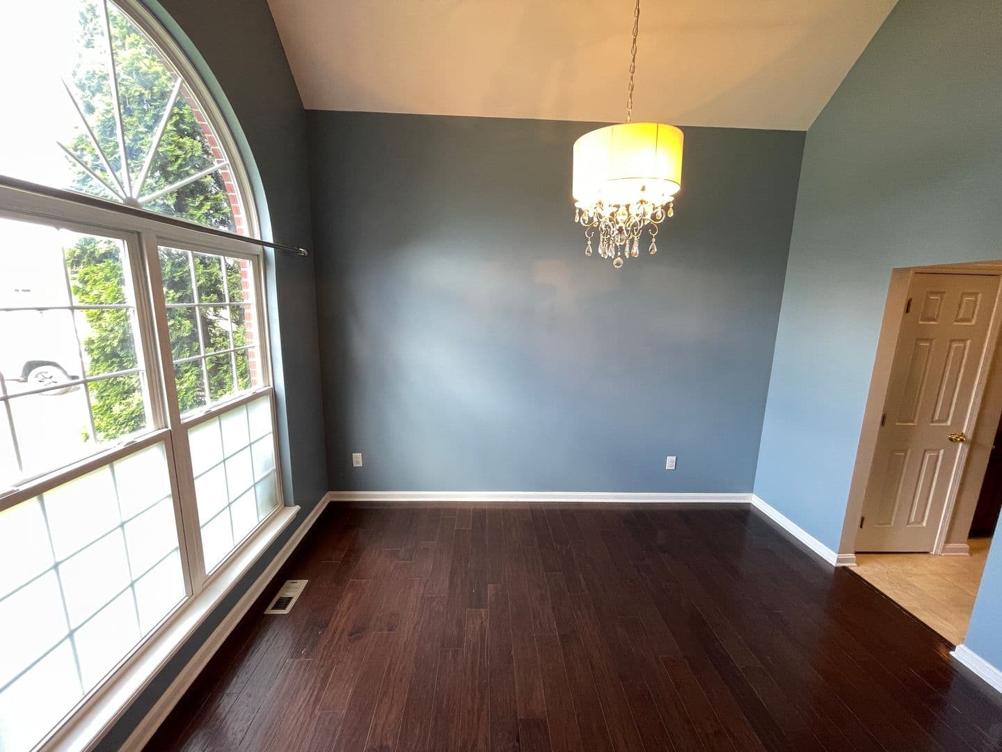 Fisherville House: 321 Arlington Meadows Drive