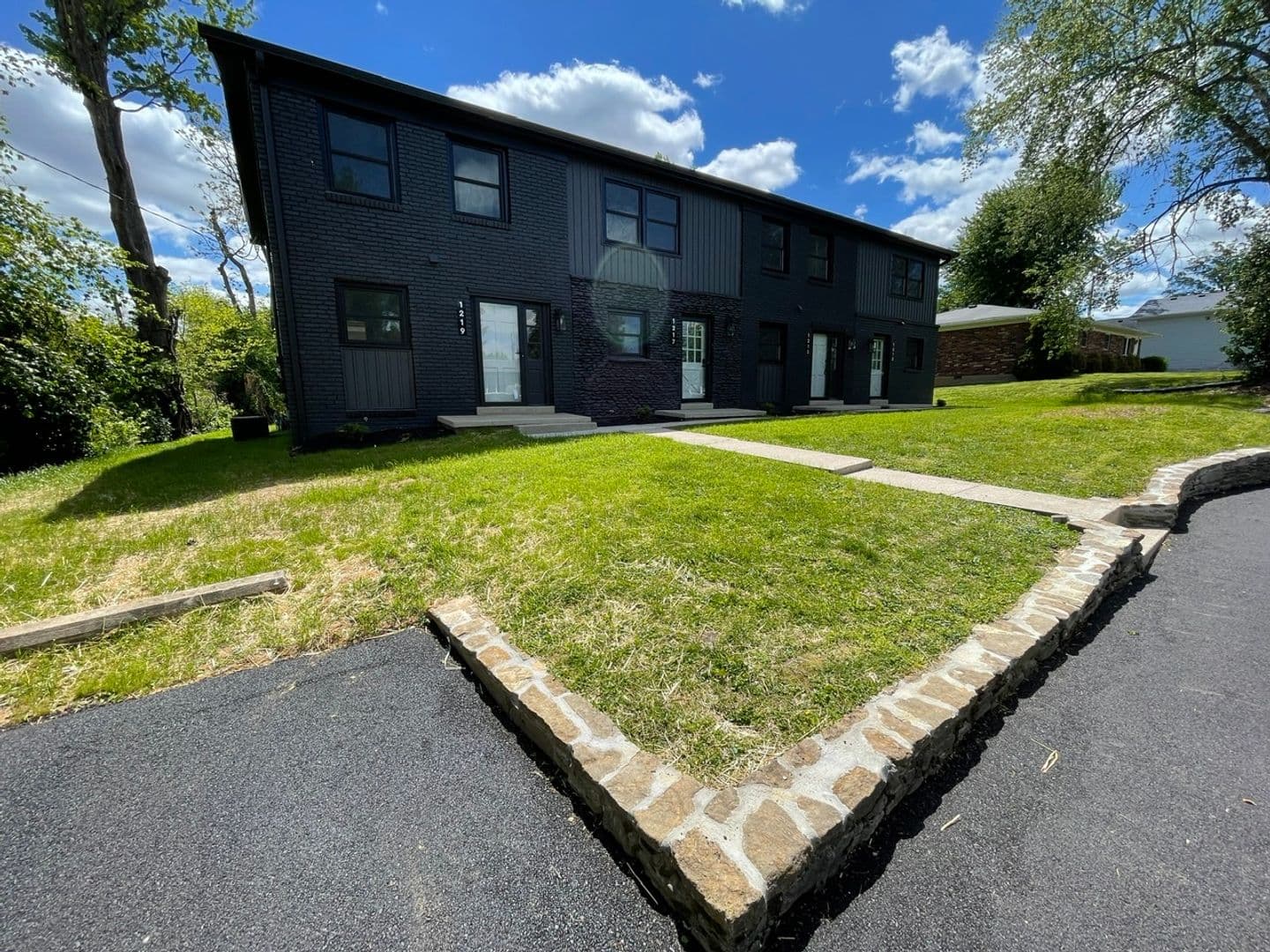 Shelbyville Apartment: 1215 Mary Ross Avenue