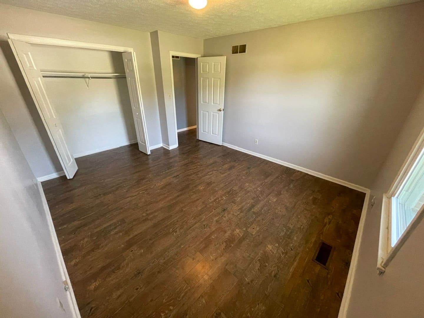 Pleasureville House: 111 Pleasureville Road