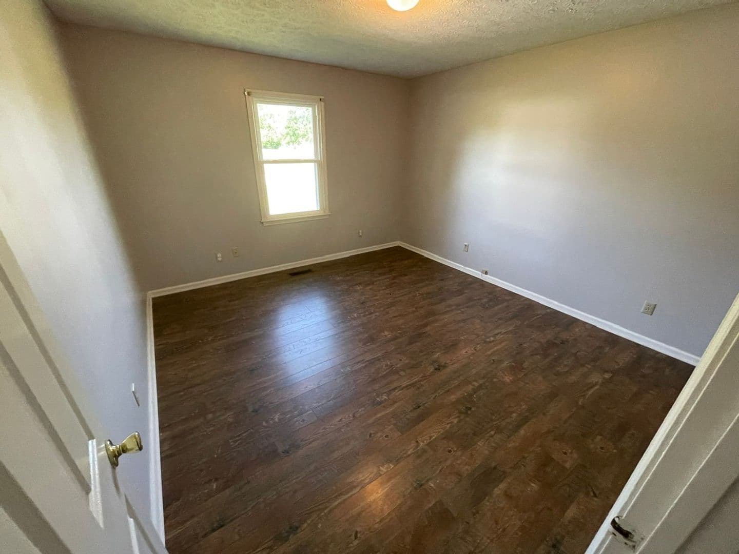 Pleasureville House: 111 Pleasureville Road