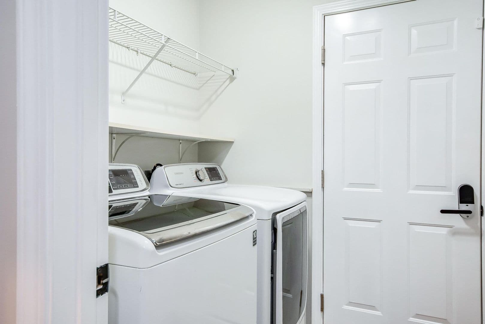 Louisville House: 216 Rockcrest Way