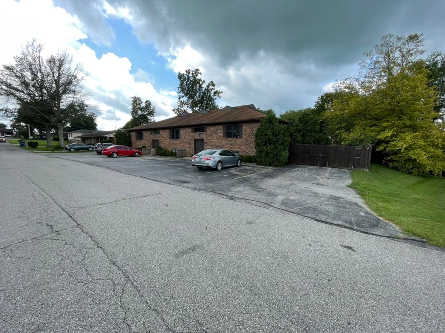 Shelbyville Apartment: 307-315 Blue Bird Drive 6-Plex