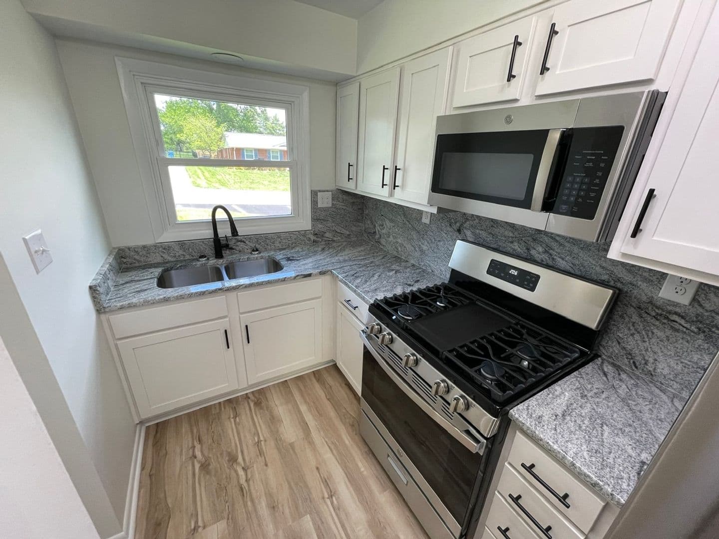 Shelbyville Apartment: 1215 Mary Ross Avenue