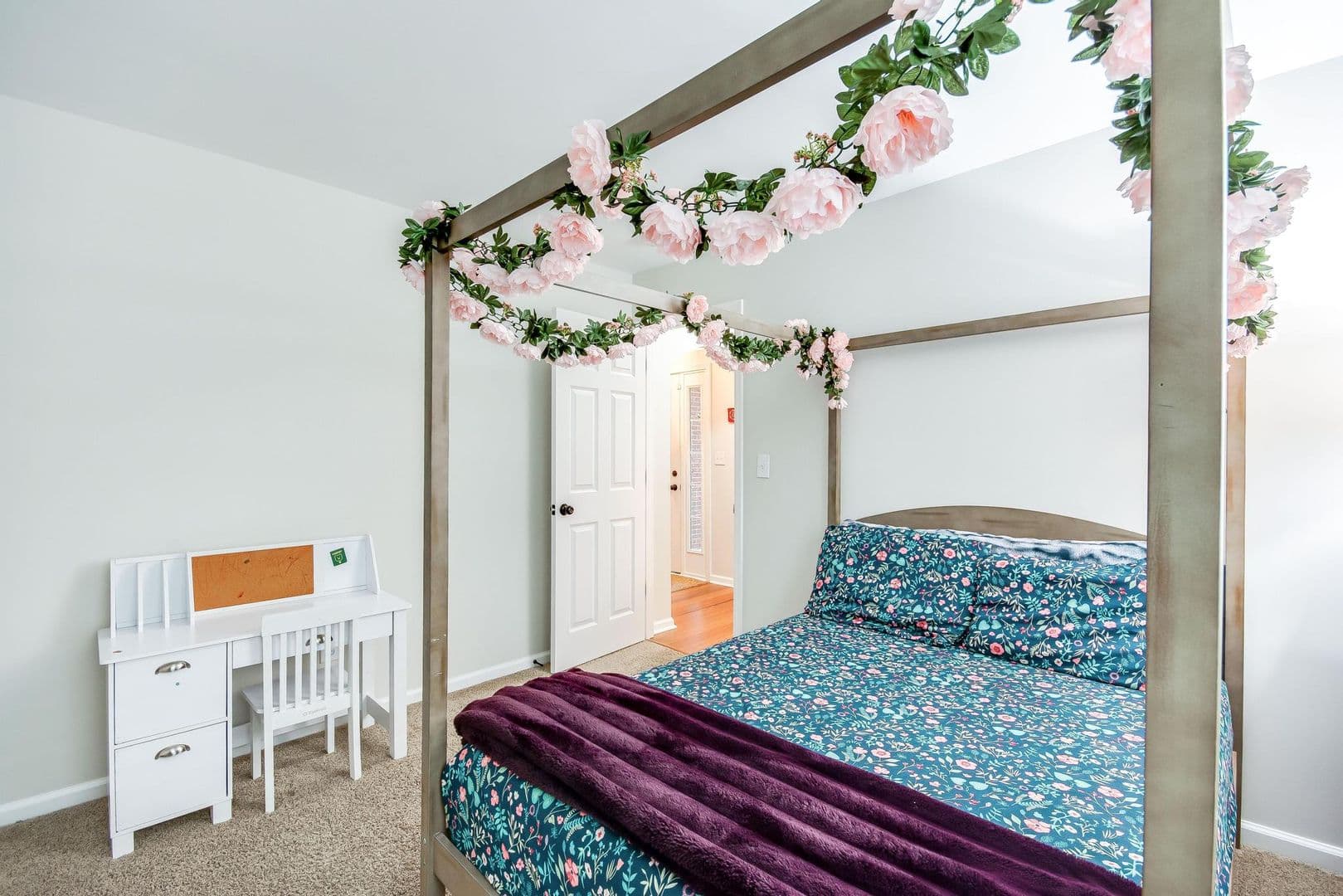 Louisville House: 216 Rockcrest Way