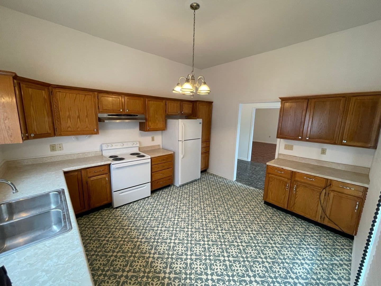 Fisherville House: 18206 Shelbyville Road