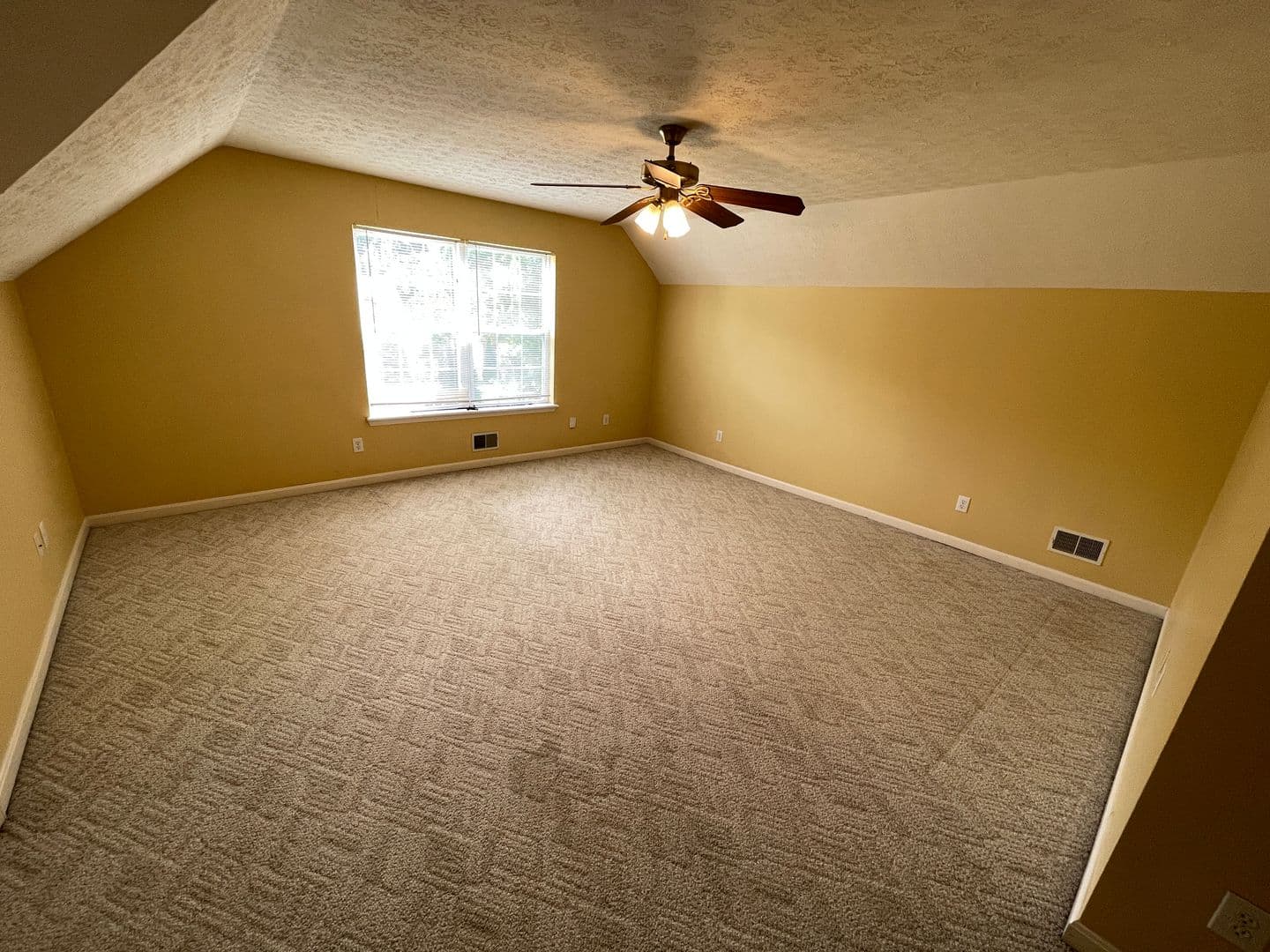 Louisville House: 3914 Stone Hollow Drive