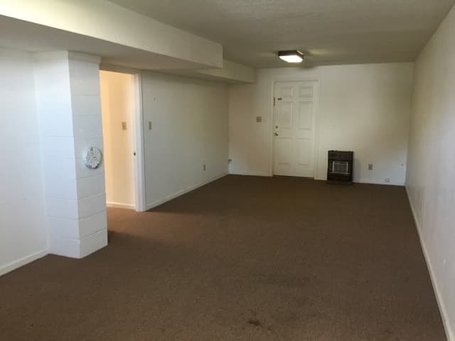 Pleasureville House: 111 Pleasureville Road