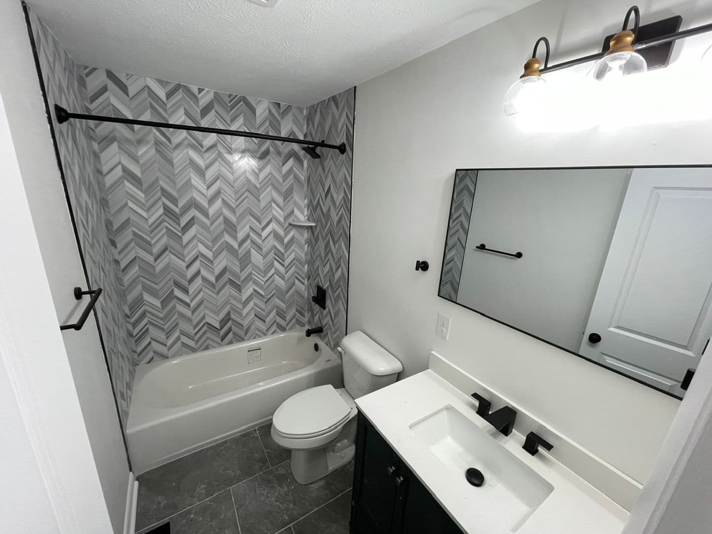 Shelbyville Apartment: 1215 Mary Ross Avenue