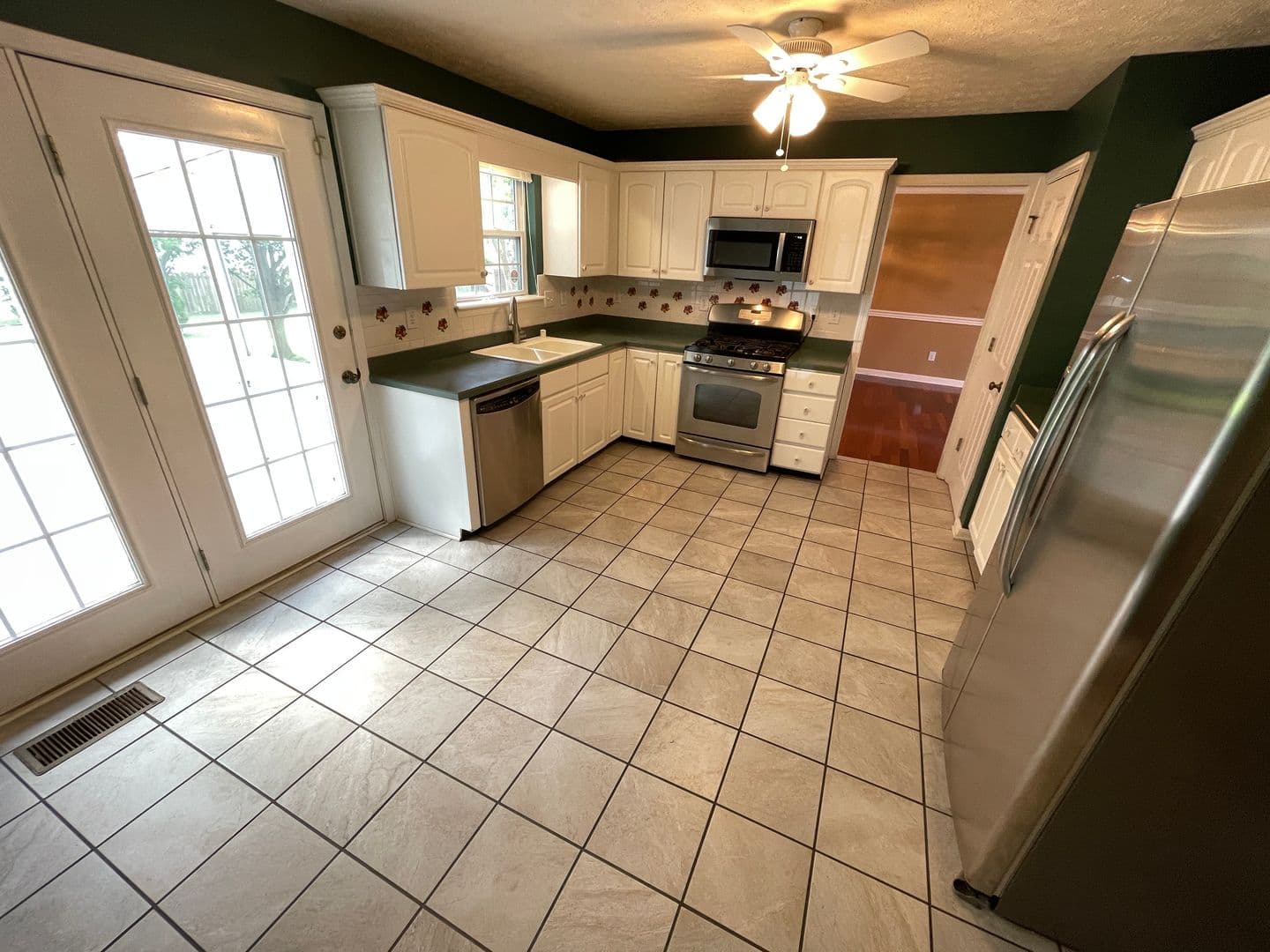 Louisville House: 3914 Stone Hollow Drive