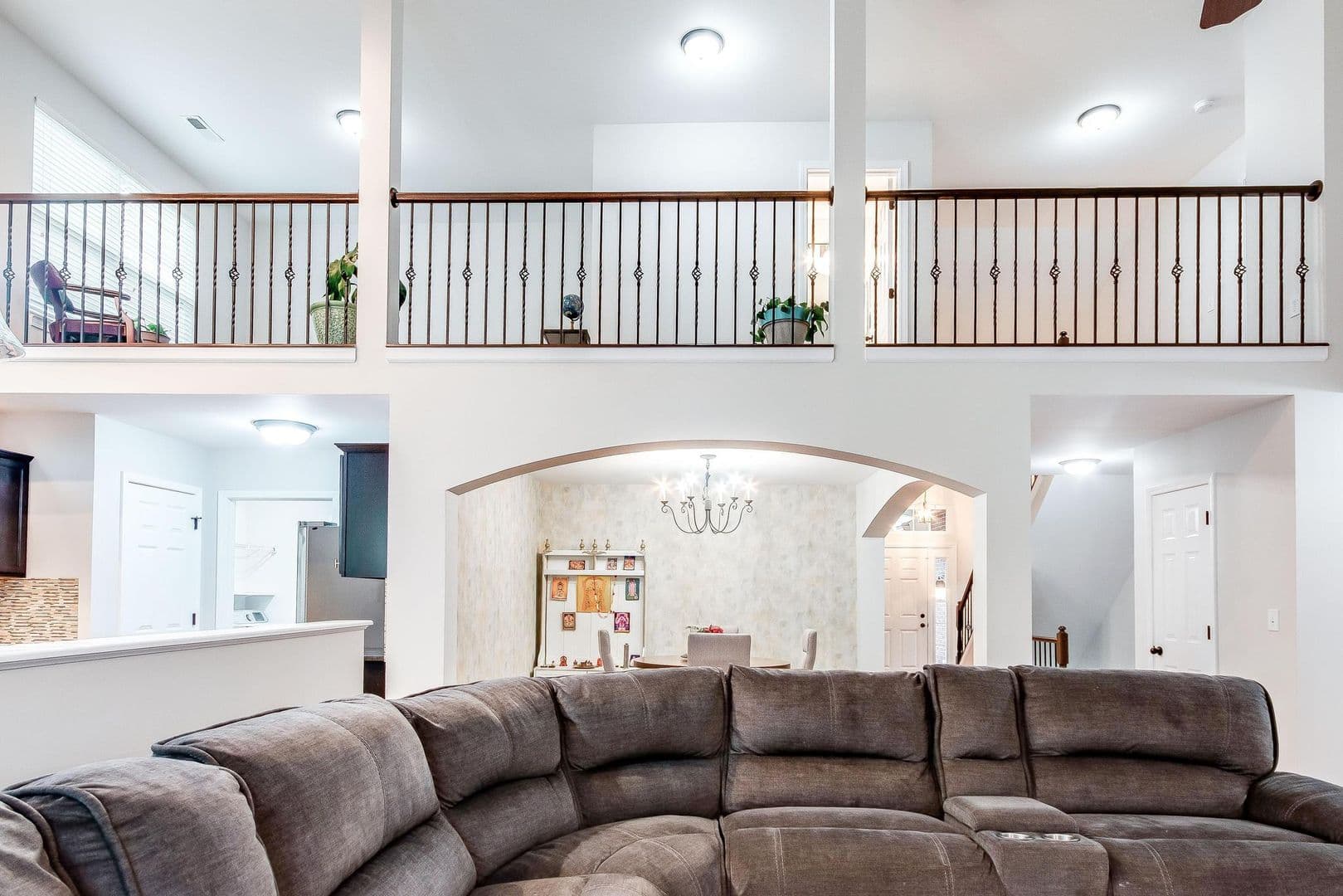 Louisville House: 216 Rockcrest Way