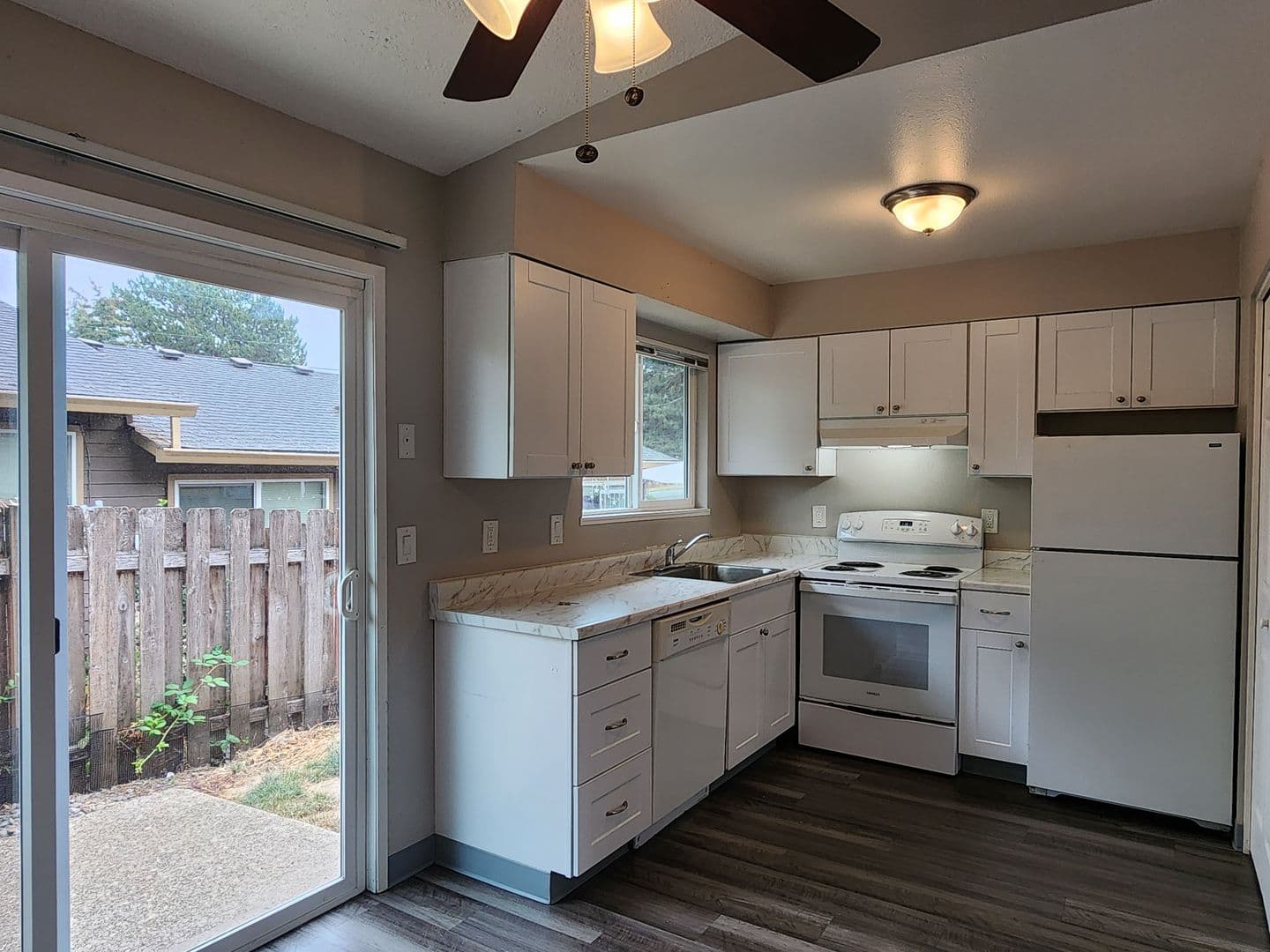 Newberg Apartment: 1005 S. Wynooski St.