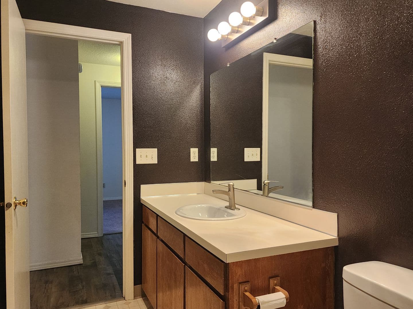 Newberg Apartment: 604 E 10th St