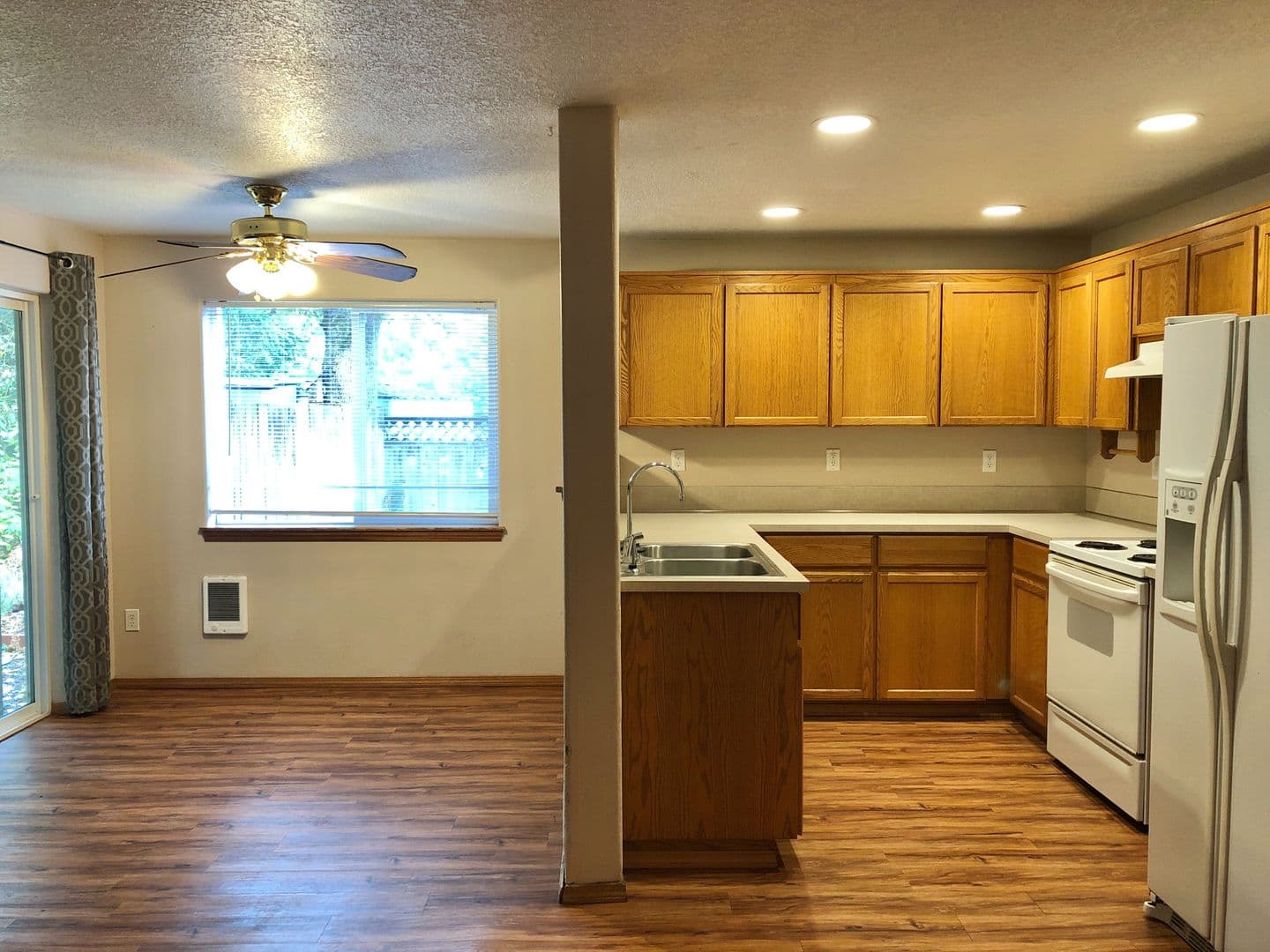 Dundee Apartment: 270 SE Edwards St.