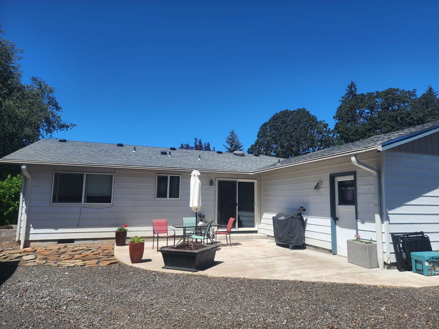 Newberg House: 3512 E Vittoria Way