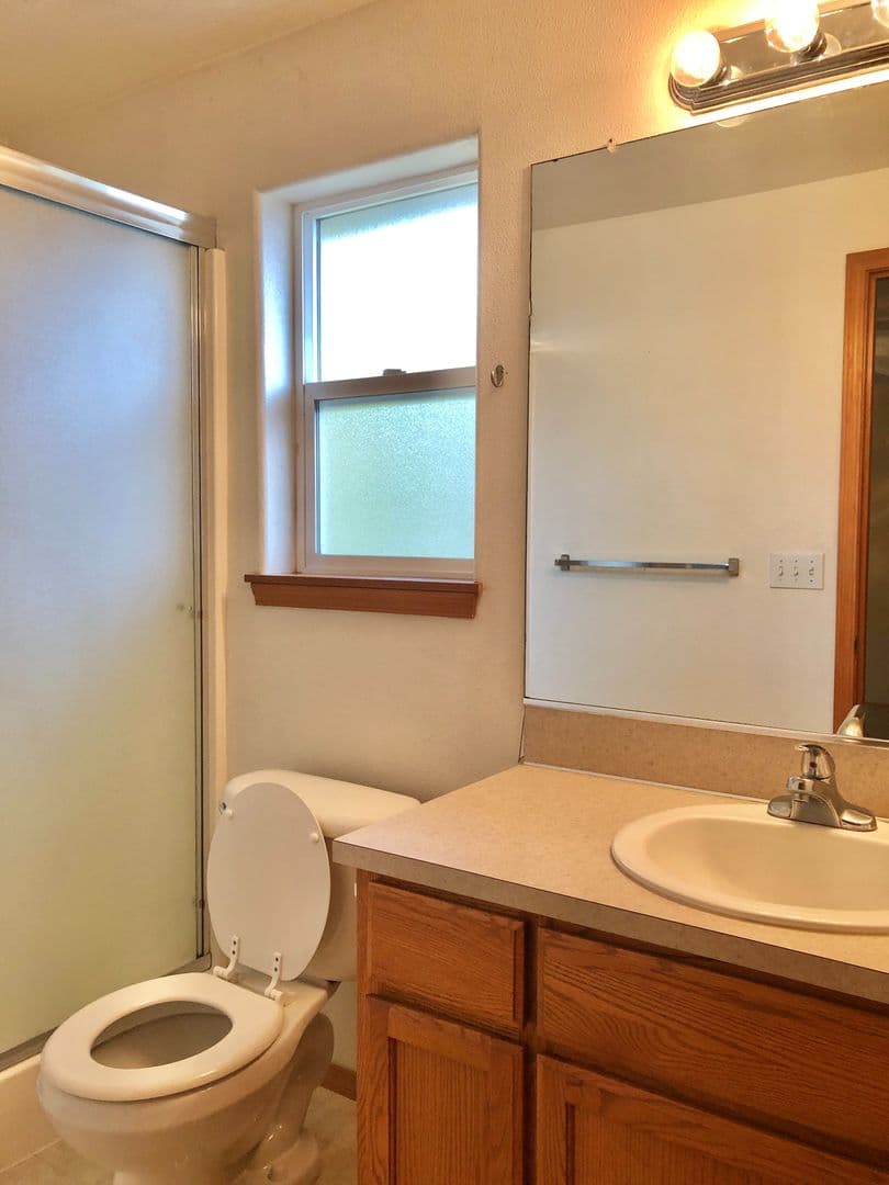 Dundee Apartment: 270 SE Edwards St.