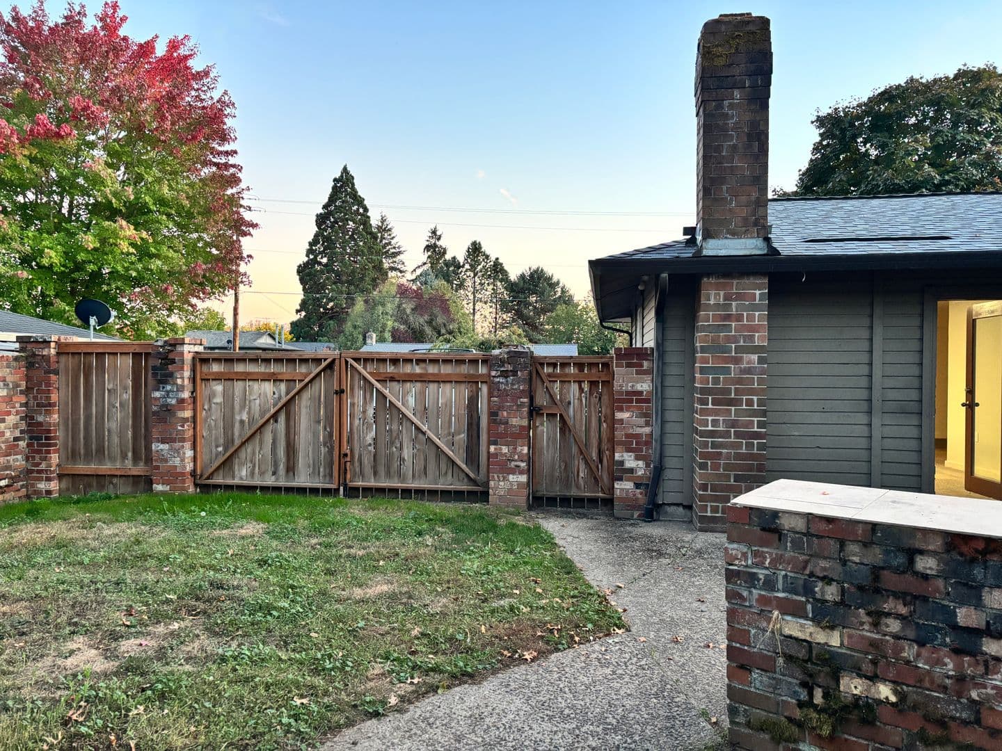 Newberg House: 3007 Douglas Ave