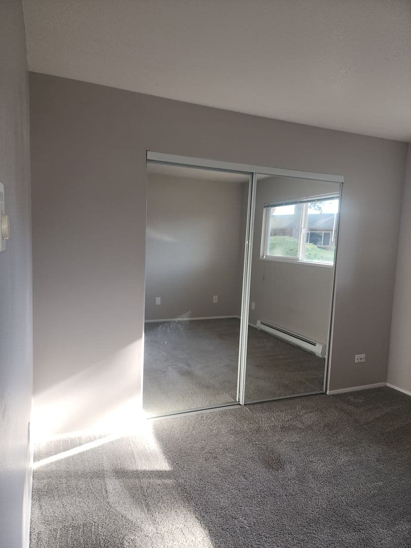 Newberg Apartment: 1005 S. Wynooski St.