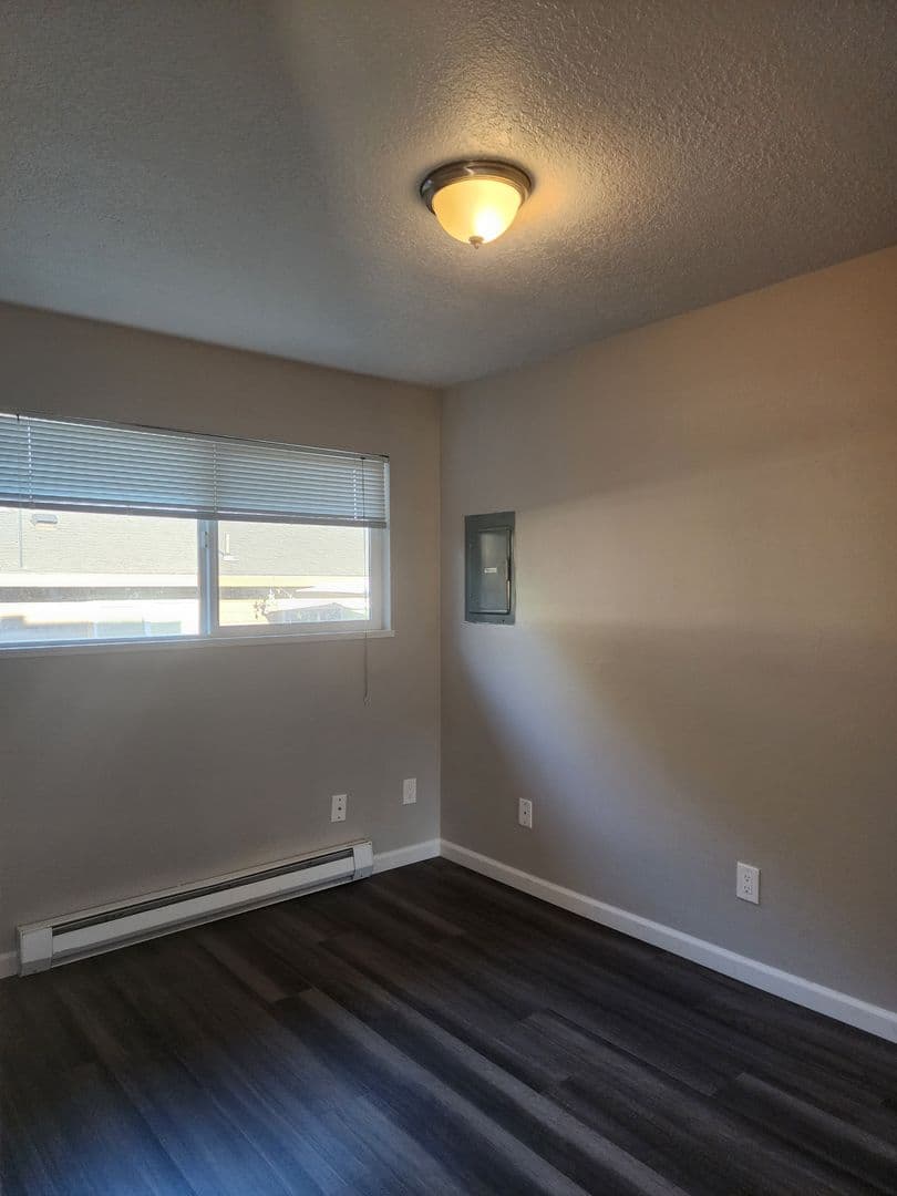 Newberg Apartment: 1005 S. Wynooski St.