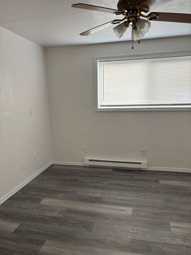 Newberg Apartment: 1506-1508 Deborah Rd.