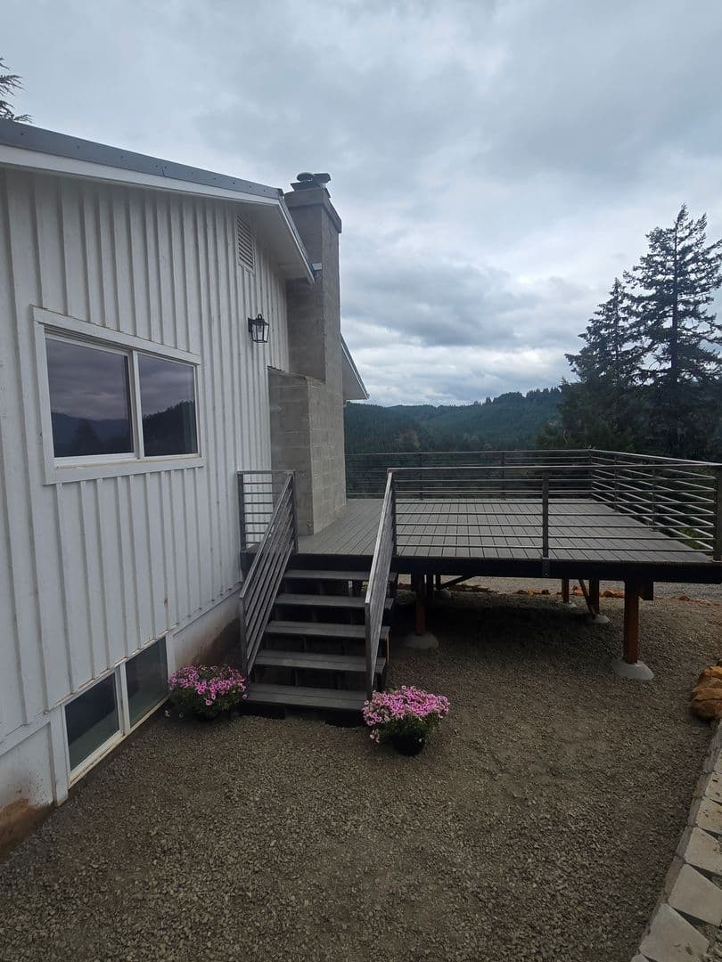 Yamhill House: 16100 NW Tupper Rd