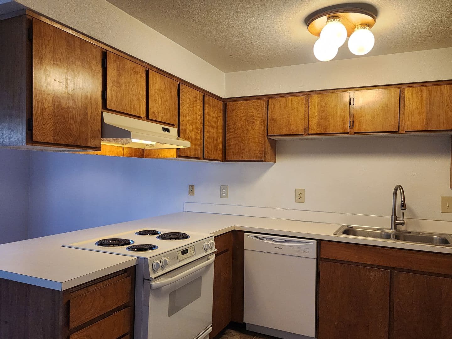 Newberg Apartment: 604 E 10th St