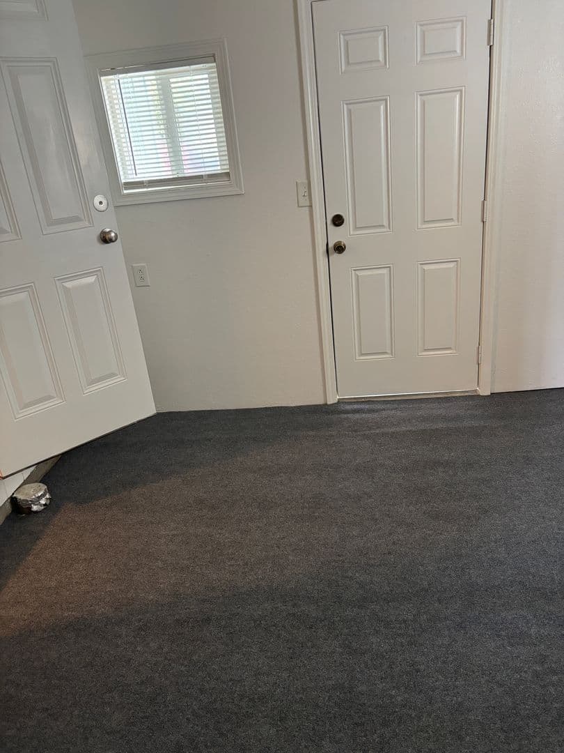 Newberg Apartment: 1506-1508 Deborah Rd.