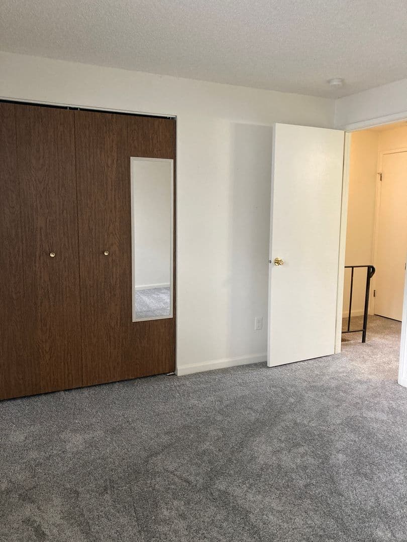 Newberg Apartment: 611 N Sitka Ave