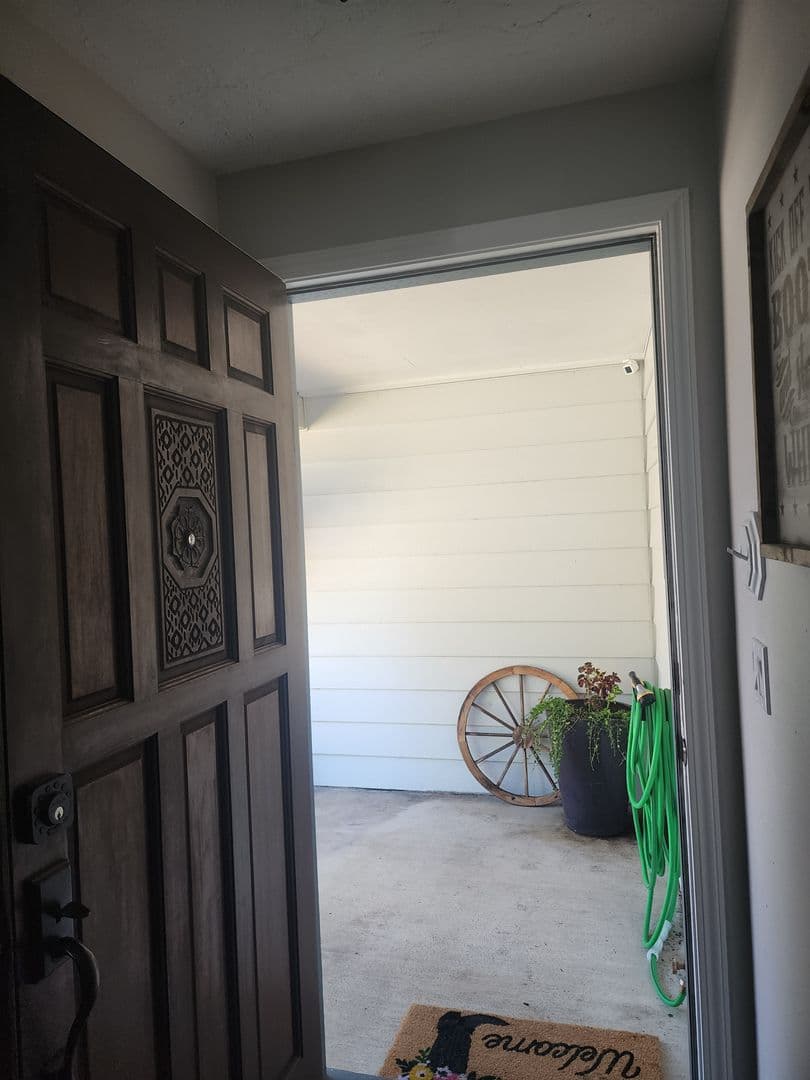Newberg House: 3512 E Vittoria Way