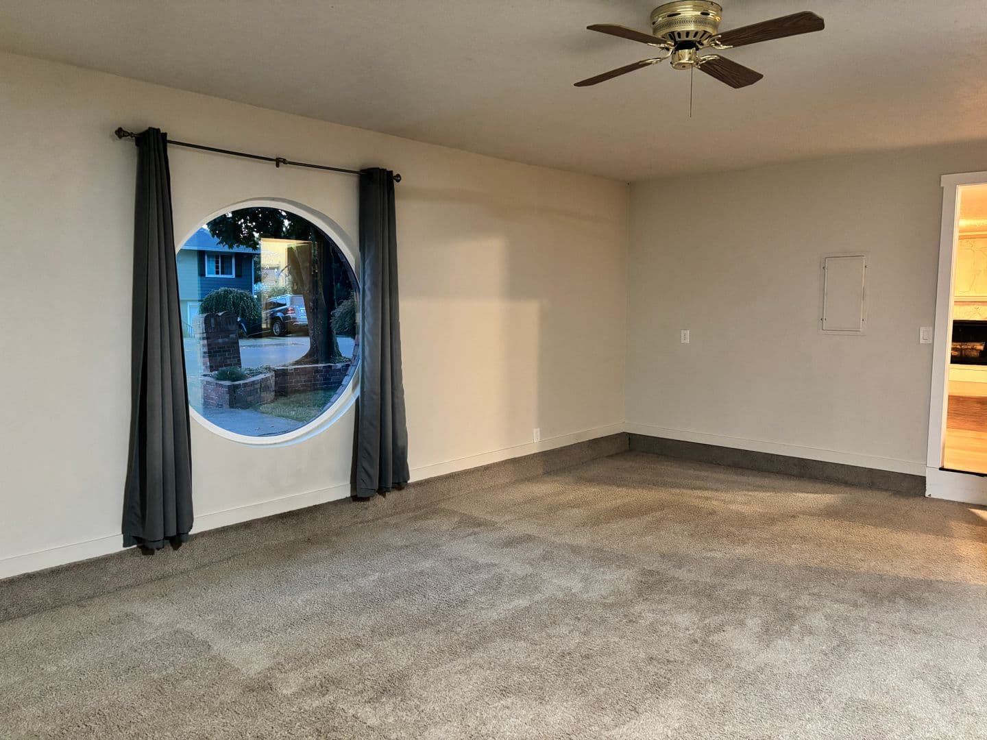 Newberg House: 3007 Douglas Ave