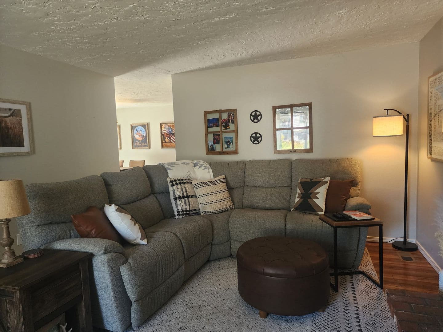 Newberg House: 3512 E Vittoria Way