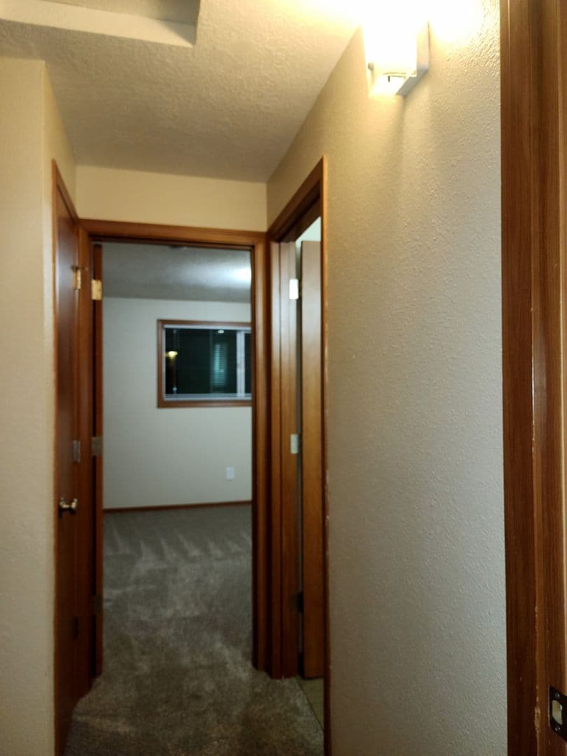Newberg Apartment: 606 E Ninth St - Apt. 43