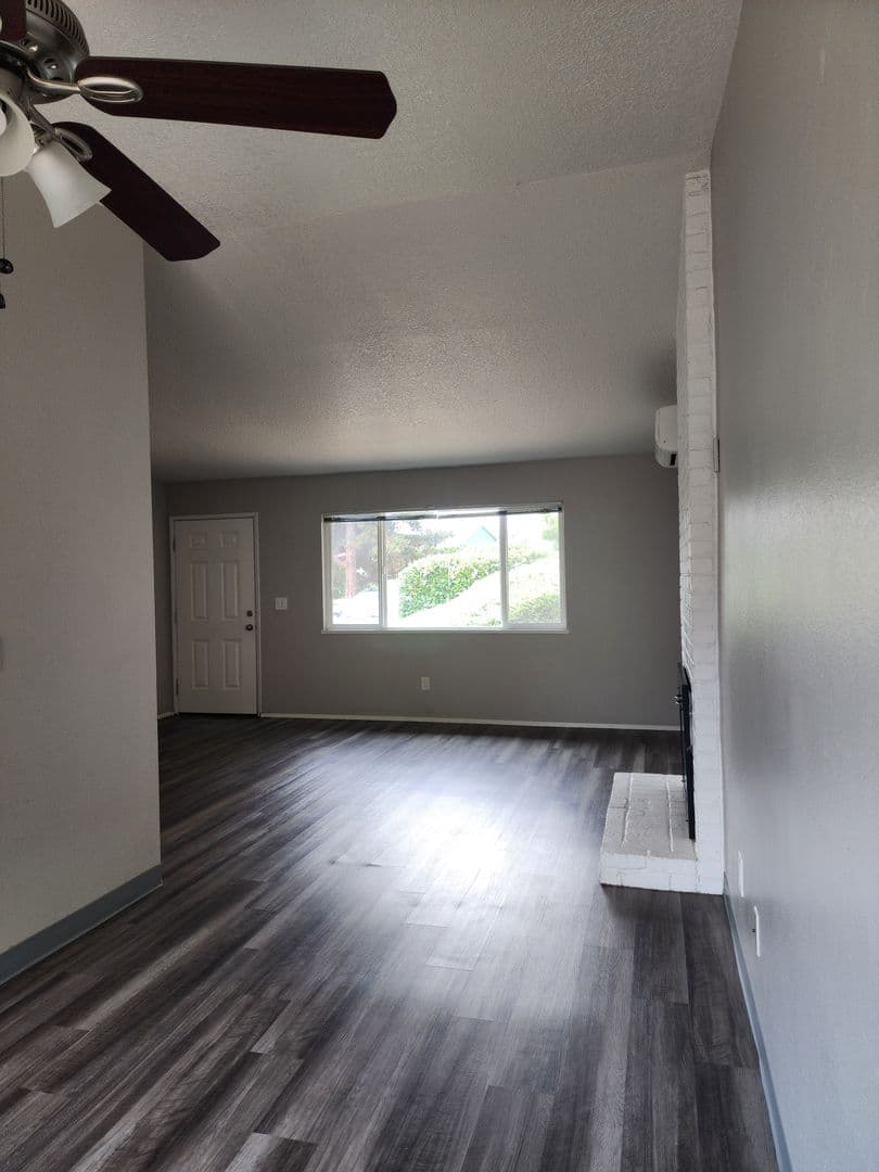 Newberg Apartment: 1005 S. Wynooski St.