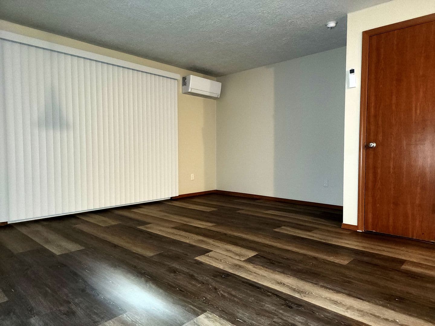 Newberg Apartment: 606 E Ninth St - Apt. 43