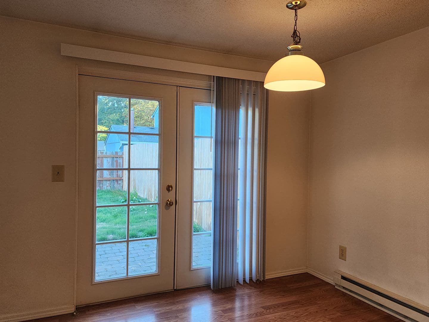 Newberg Apartment: 604 E 10th St