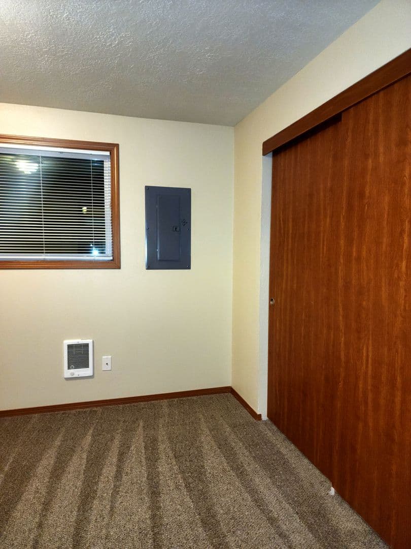 Newberg Apartment: 606 E Ninth St - Apt. 43