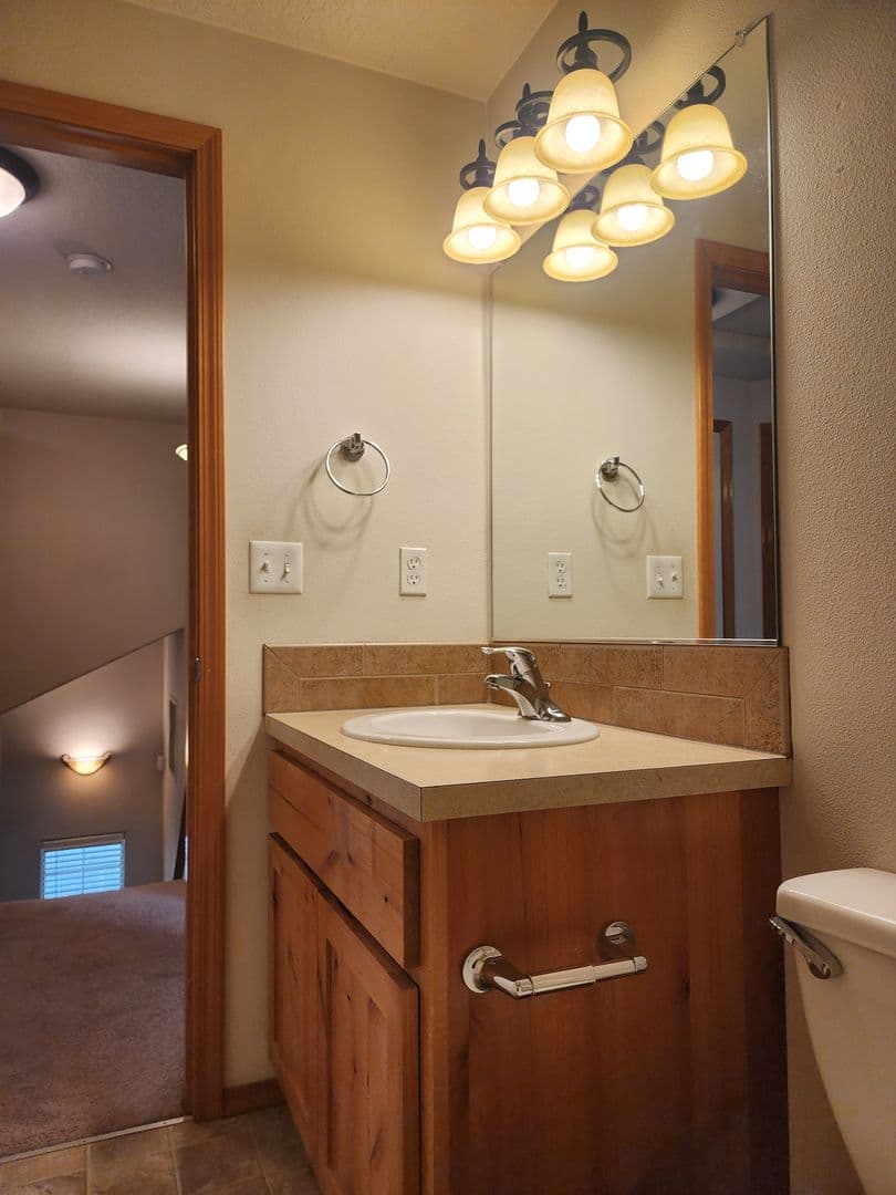 Newberg House: 800 W. First St. #4