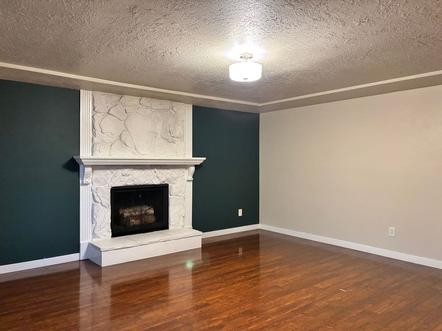 Newberg House: 3007 Douglas Ave