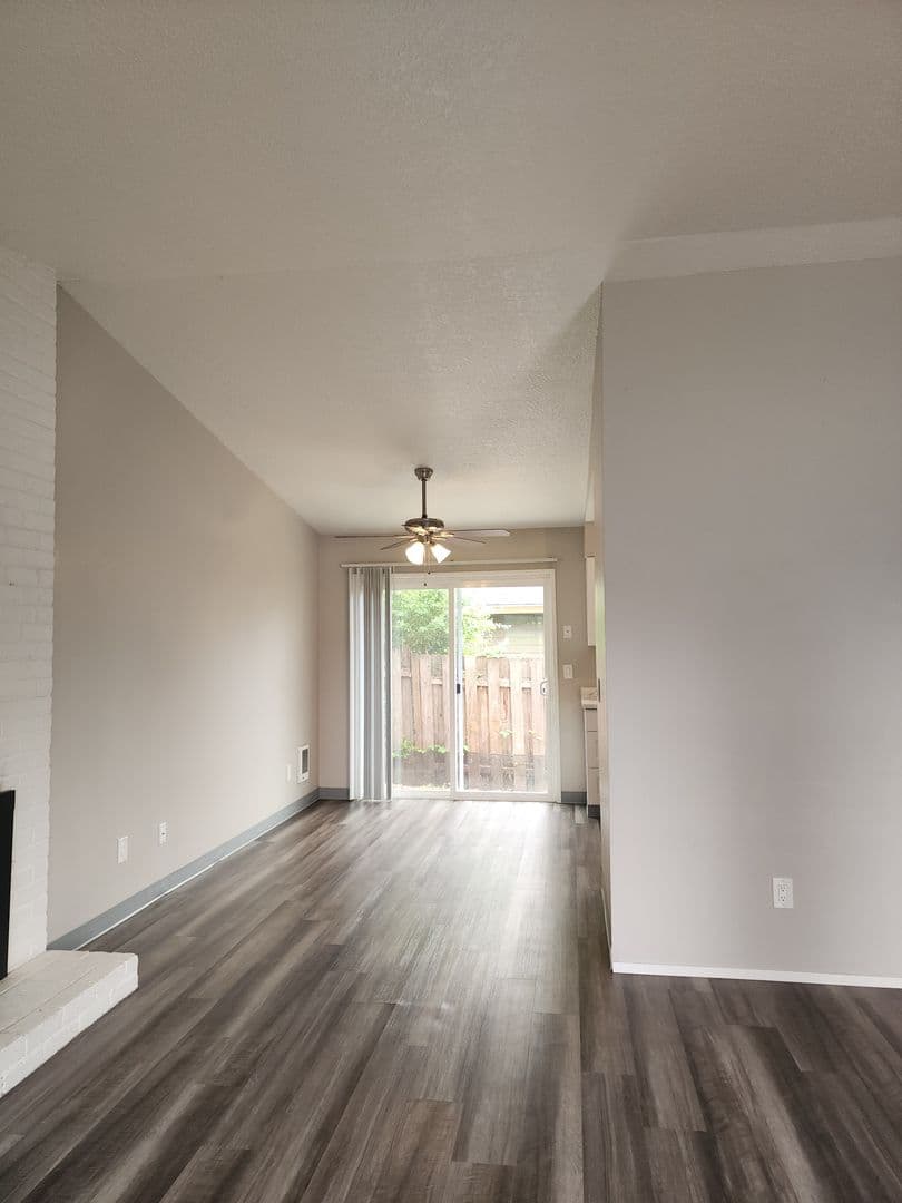 Newberg Apartment: 1005 S. Wynooski St.